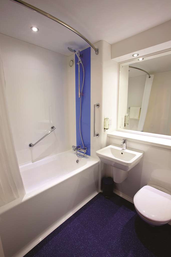 Travelodge Peterborough Central Номер фото